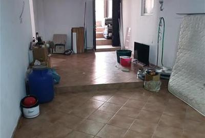 Casă individuală cu 9 camere cu Canalizare în Colentina - 5