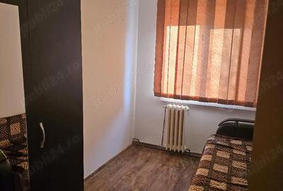 Apartament cu 3 camere decomandat în Nicolina
