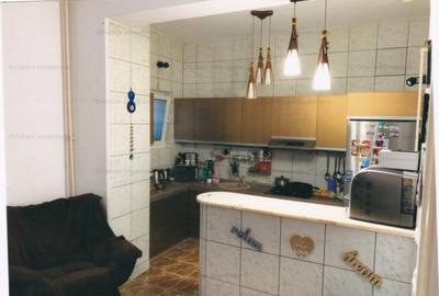 Casă cu 14 camere cu Canalizare în Apollo - 8