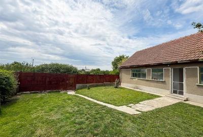 Casă cu 3 camere cu Teren 3014 Mp în Gepiu - 1