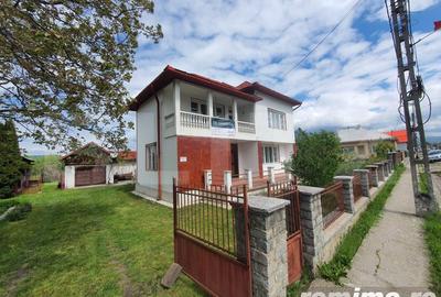 Casă cu 6 camere cu Teren 2387 Mp în Central
