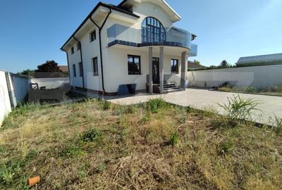 Casă individuală cu 7 camere cu Teren 489 Mp în Nord - 3