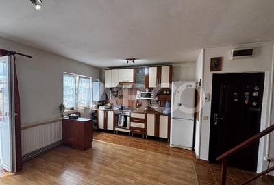 Apartament de vanzare 3 camere complet mobilat utilat Valea