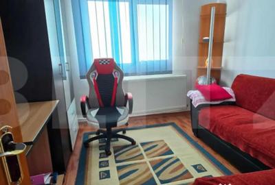 Apartament cu 3 camere semidecomandat, mobilat în Micro 4 - 6