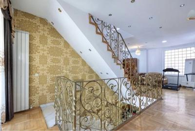 Casa individuala / Spatiu comercial / Clinica | 450 mp, curte proprie | Baicului - 14