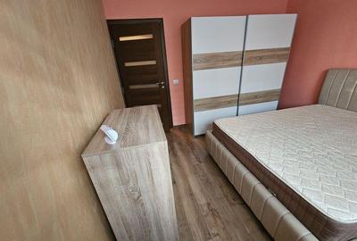 Inchiriez apartament cu doua camere, decomandat, in Micro 20 - 3