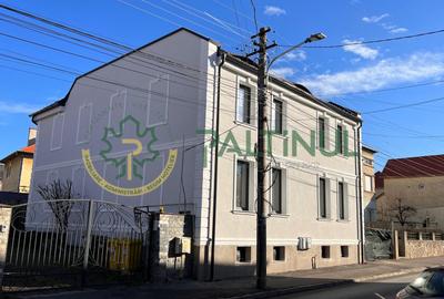 Casă individuală cu 10 camere cu Teren 388 Mp în Central - 1