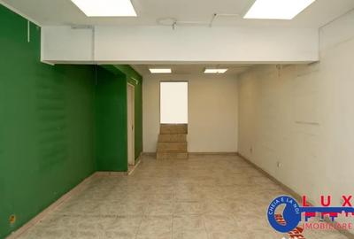 Spațiu comercial, de 80 mp, în Central - 4