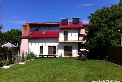 Proprietarul inchiriaza o camera de 40 m - 4