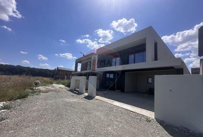 Casă cu 5 camere cu Teren 400 Mp în Voluntari