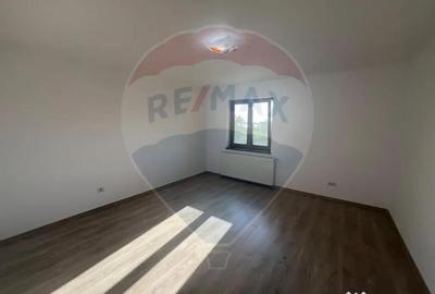 Casă cu 5 camere cu Teren 849 Mp în Golești - 6