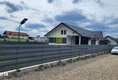 Casă cu 3 camere cu Teren 415 Mp în Domnești