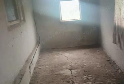 Casă cu 2 camere cu Teren 1400 Mp în Axintele - 15