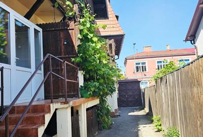 Apartament cu 2 camere semidecomandat în Brașovul Vechi