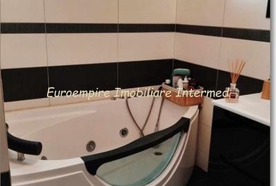 De vanzare apartament cu 3 camere, decomandat, zona KM 4-5 - 7