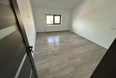 Casă cu 4 camere cu Canalizare în Geamăna - 5