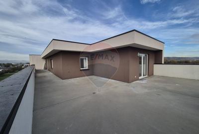 Penthouse cu 4 camere decomandat în Kogălniceanu - 3