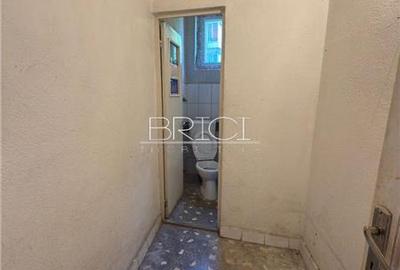 Spațiu comercial, de 78 mp, în Central - 4