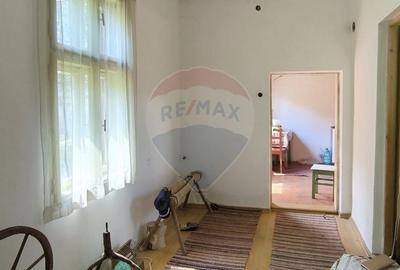 Casă cu 2 camere cu Canalizare în Central - 1