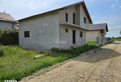 Casă cu 4 camere cu Teren 343 Mp în Comișani - 2