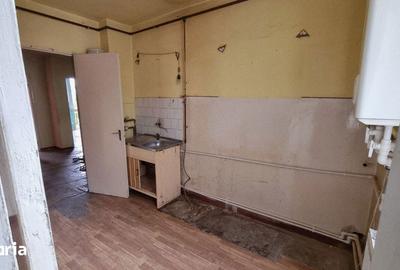 Apartament cu 3 camere decomandat în Petros - 8
