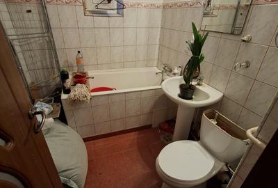Apartament cu 3 camere, decomandat, zona Dacia - 9