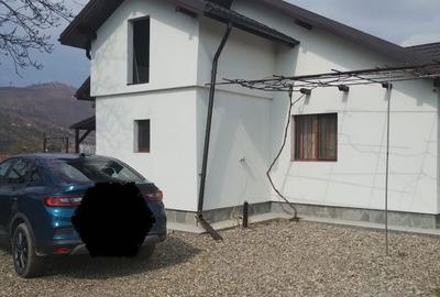 Casă cu 2 camere cu Teren 1100 Mp în Oituz - 8