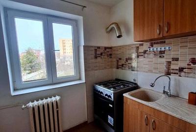 Apartament cu 3 camere semidecomandat în Tomis III