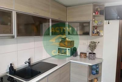 Apartament cu 2 camere decomandat în Roman