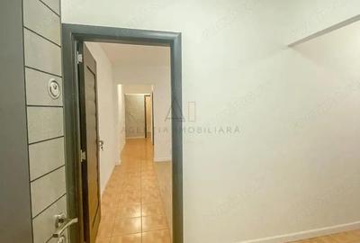 Apartament cu 4 camere semidecomandat în Apusului