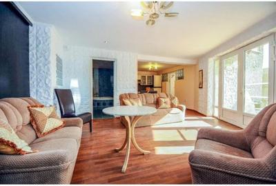 Casă cu 7 camere cu Teren 953 Mp în Central - 9