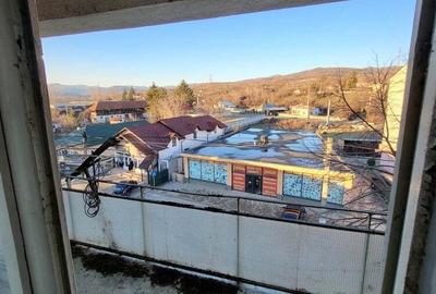 De vanzare apartament cu 3 camere etaj 3 in Parscov ,zona centrala! - 1