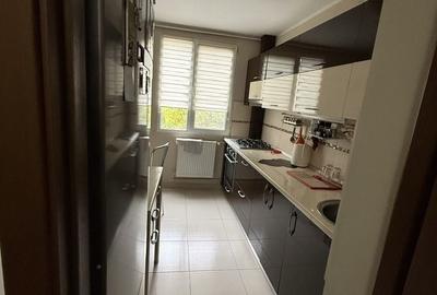 Apartament cu 3 camere decomandat în Central