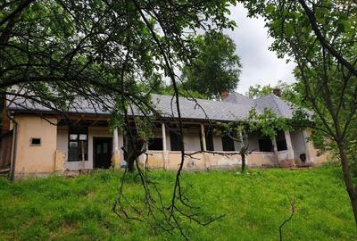 Casă cu 4 camere în Stâna