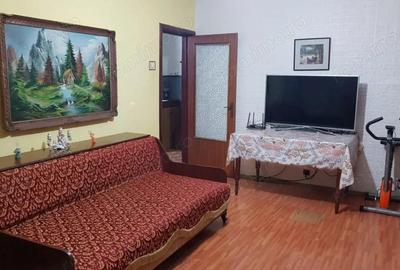 ZONA GAVRILOV - 2 CAMERE DECOMANDAT , CENTRALA GAZ.