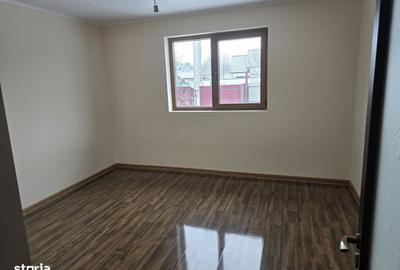 Casă cu 4 camere cu Canalizare în Central - 1