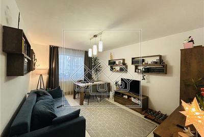 Apartament cu 3 camere decomandat în Turnișor - 1