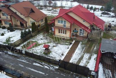 Casă cu 4 camere în Central - 2