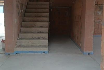 Casă individuală cu 4 camere cu Canalizare în Central - 11
