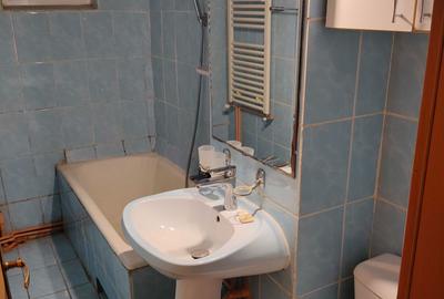 Apartament cu 3 camere semidecomandat în Cetății