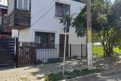 Casă cu 6 camere cu Teren 247 Mp în Central - 2