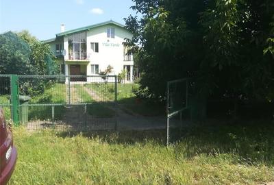 Casă cu 7 camere cu Teren 2061 Mp în Central - 4