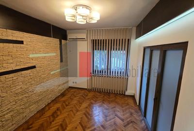 Apartament cu 3 camere semidecomandat în Parcul Carol - 1