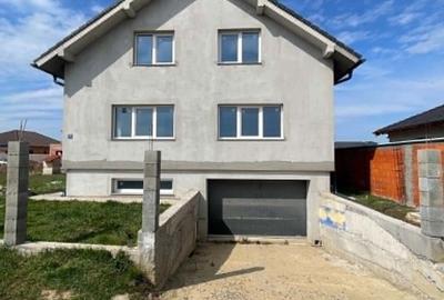Casă cu 7 camere cu Teren 750 Mp în Central - 2