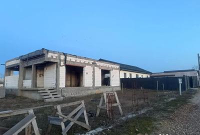 Casă cu 4 camere cu Teren 404 Mp în Malu Mare - 3