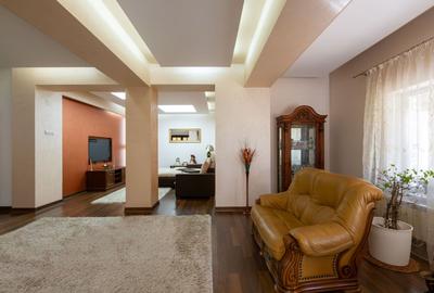 Casă individuală cu 8 camere cu Canalizare în Central - 21