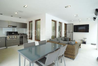 Vila cocheta amplasata langa padure cu piscina proprie - 9