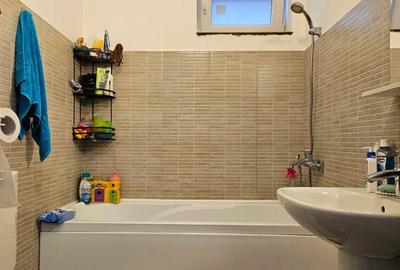 Apartament cu 3 camere decomandat în Tractorul - 3