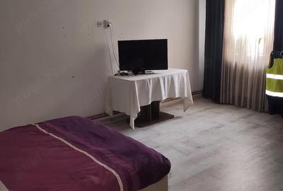 Apartament cu 3 camere decomandat în 1 Mai - 1
