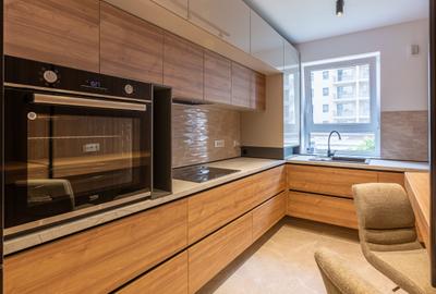 Apartament cu 3 camere decomandat în Tractorul - 1